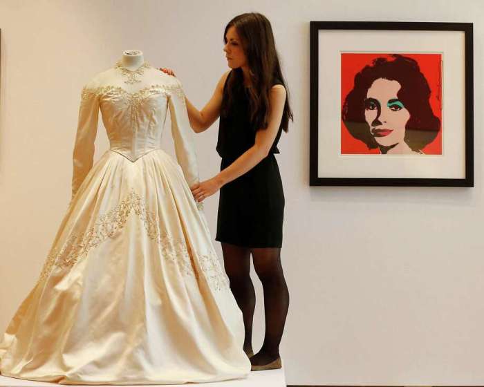 Elizabeth taylor wedding dress